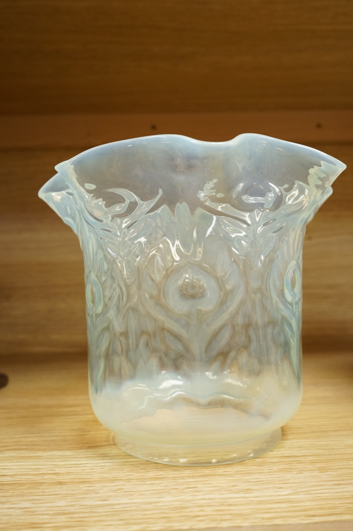 An Art Nouveau Vaseline glass shade, 17cm high